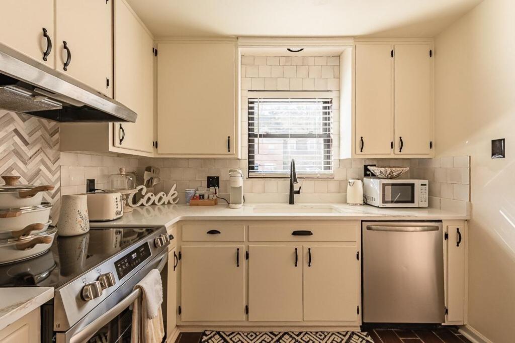 Cozy Townhome Retreat With King Bed Near I-10, Capitol, Fsu & Famu Tallahassee Esterno foto